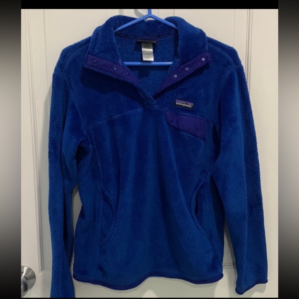 Royal blue women’s pullover Patagonia fleece medium worn still great condition